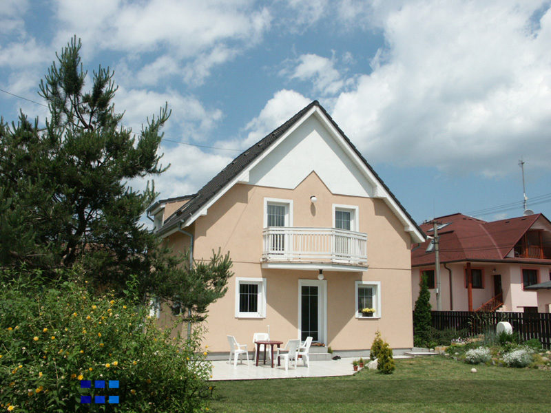 DOM  303